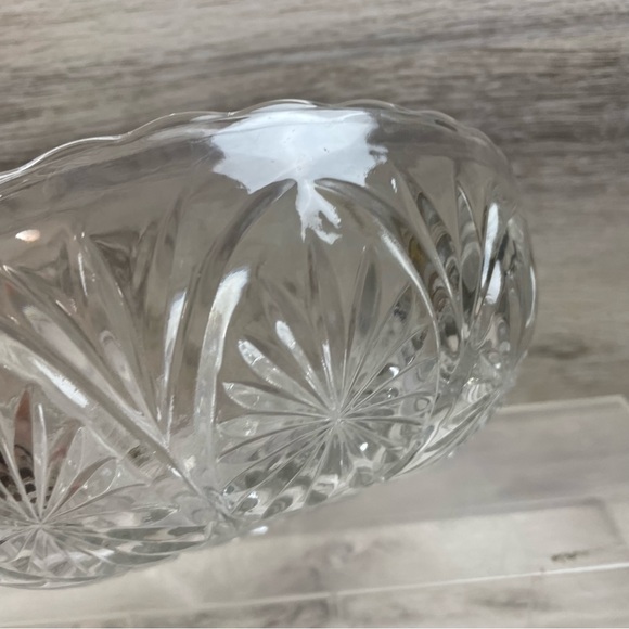 Anchor Hocking Star and Cameo Medallion Bowl Clear Glass Serving Bowl - Picture 4 of 9